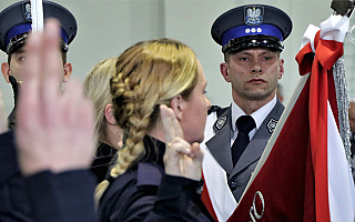 Nowi policjanci w szeregach warmińsko-mazurskiej policji. Funkcjonariusze złożyli ślubowanie